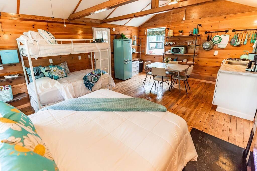 Big Blue Lake Cottages, Llc - Cottage #5 Holton Exteriör bild
