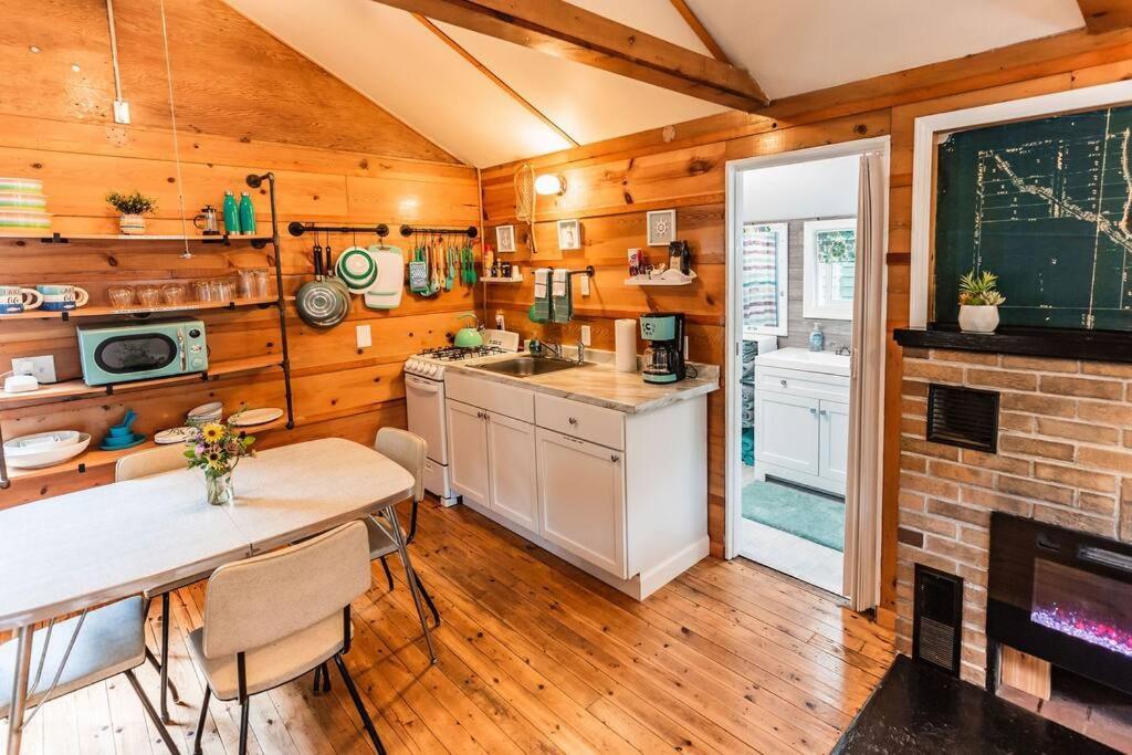 Big Blue Lake Cottages, Llc - Cottage #5 Holton Exteriör bild