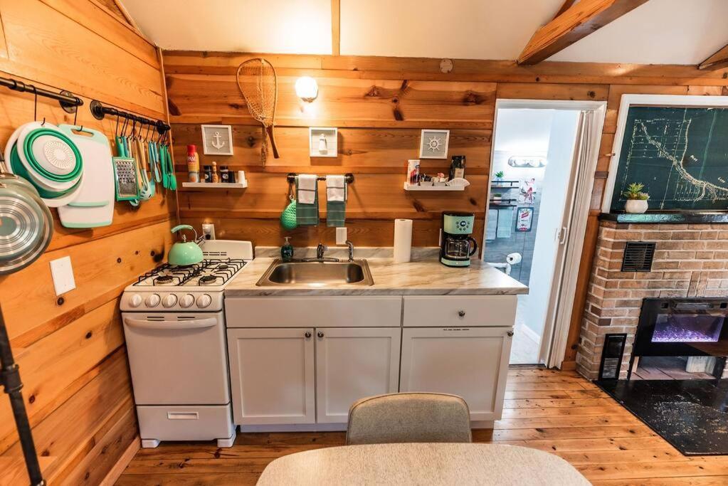 Big Blue Lake Cottages, Llc - Cottage #5 Holton Exteriör bild